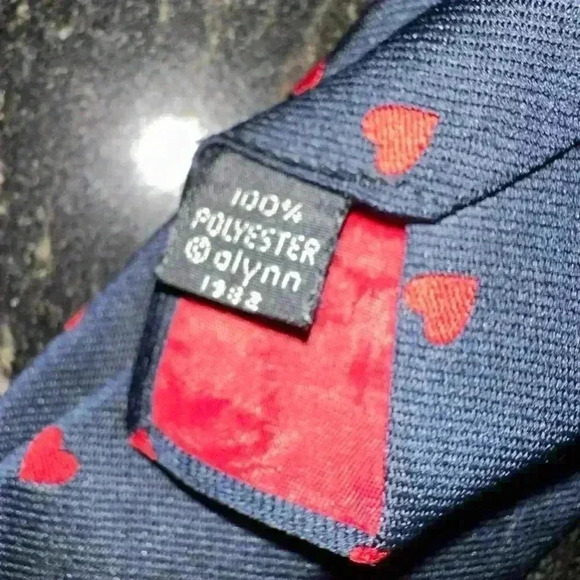 Lot of 3 Assorted Men’s Ties! One Silk, One from the 80s, & one for Christmas! - Picture 11 of 12